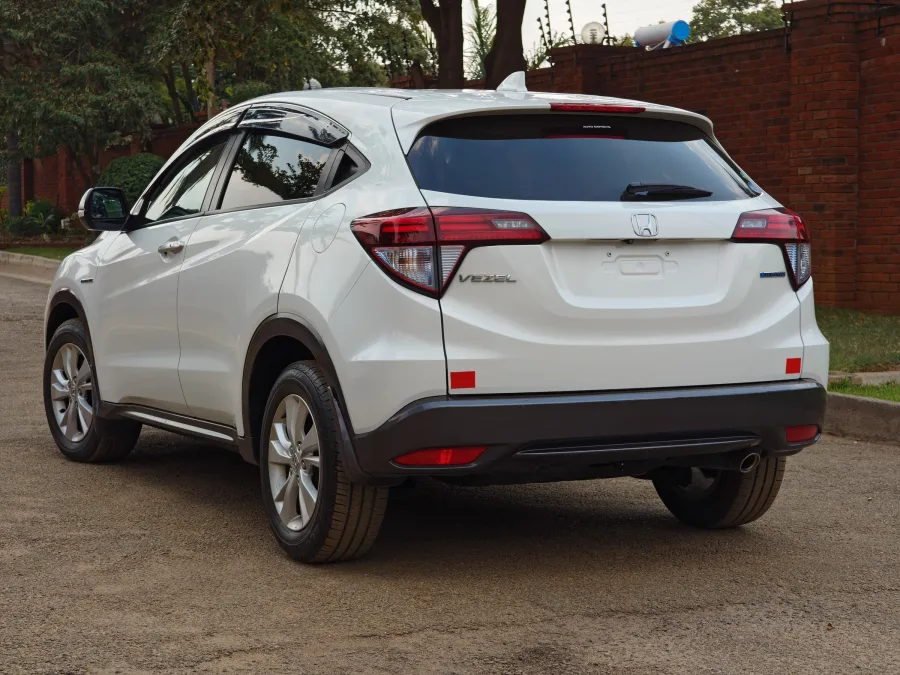 2017 Honda Vezel Hybrid 1.5L Automatic – 75,000km