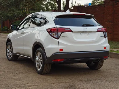 2017 Honda Vezel Hybrid 1.5L Automatic – 75,000km