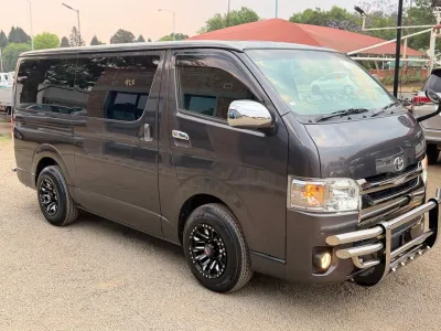2017 Toyota Hiace Super GL 3.0L Automatic – 45,000 km