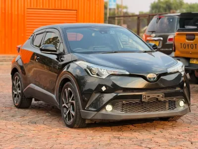 2017 Toyota C-HR 1.8 Hybrid Automatic – 52,000 km
