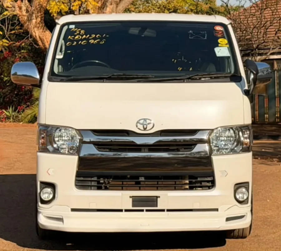 2018 Toyota Hiace Super GL 3.0 Diesel Automatic – 76,000 km