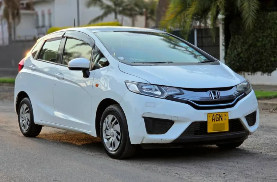 2015 Honda Fit 1.3 Automatic – 123,000 km