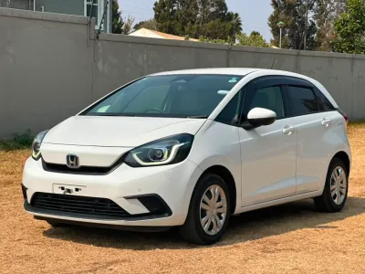 2020 Honda Fit e:HEV 1.5L Hybrid Automatic – 65,000 km