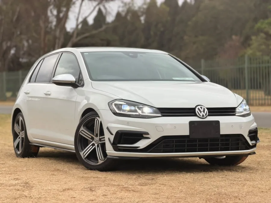 2018 Volkswagen Golf R 2.0 TSI 4MOTION DSG – 55,000 km