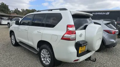 2014 Toyota Prado VX 3.0 Diesel 4x4 – 80,000 km