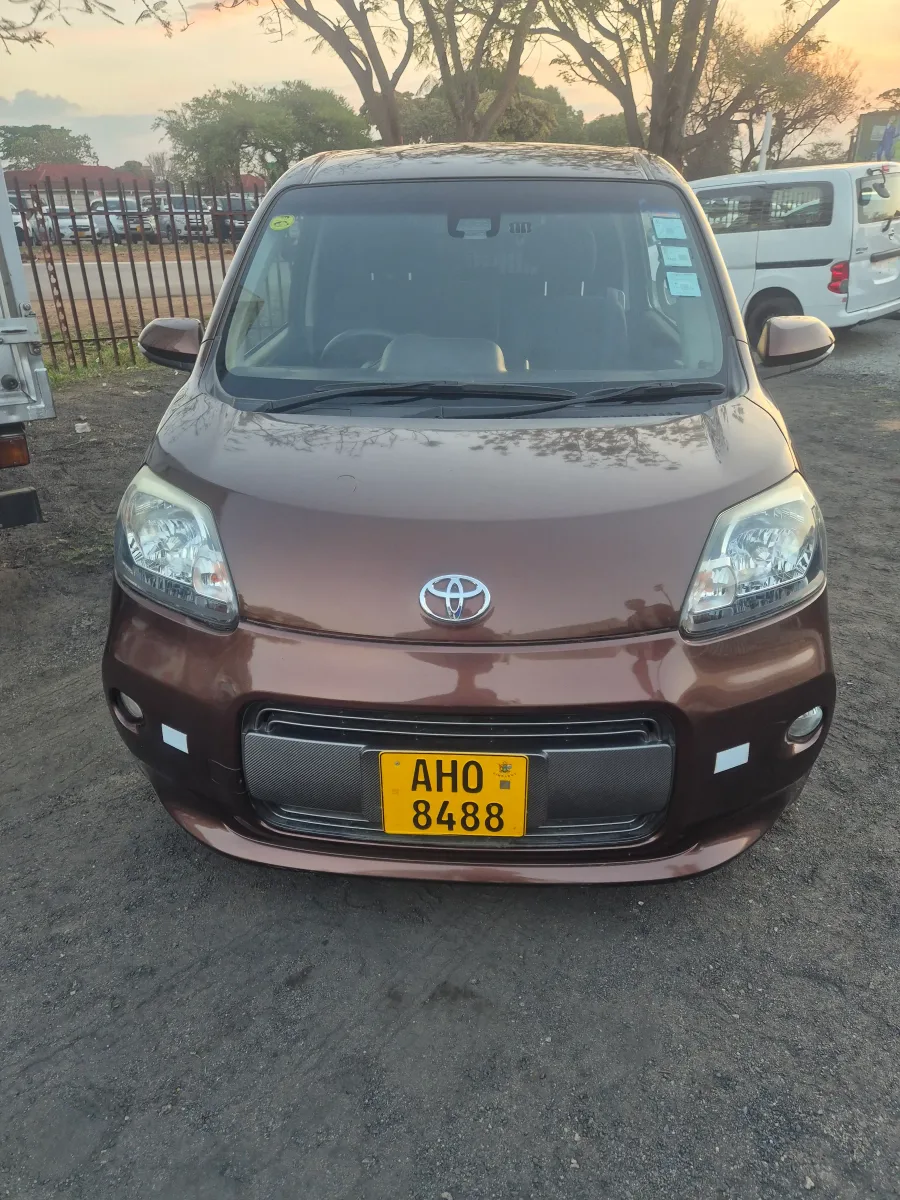 2016 Toyota Porte 1.5L Automatic – 85,000 km