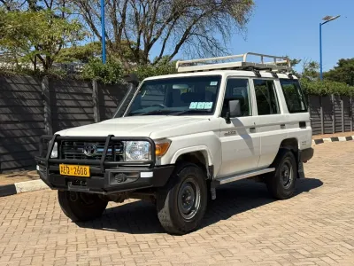 Toyota Land Cruiser 76 Series SUV, 2017 Model, Mileage @ 135.000km, 1HZ 4.2L Diesel Engine, Manual 4x4, Rexine Interior, Roof Rack, Snorkel, Bull-Bar