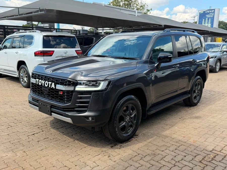 Toyota Land Cruiser 300 Series GR Sport, 2024 Model, Mileage @ 2.000km, 3.3L V6 Twin Turbo Diesel Engine, Automatic 4x4, 10 Speed Gearbox, Sunroof