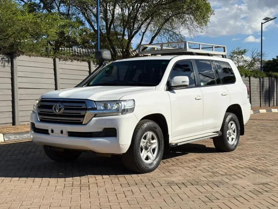 Toyota Land Cruiser 200 Series GX.R, 2016 Model, Mileage @ 240.708km, 4.5D4D V8 Diesel Engine, Manual 4x4, Fabric Interior, Snorkel, Coolbox,Roof Rack