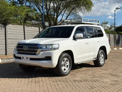 Toyota Land Cruiser 200 Series GX.R, 2016 Model, Mileage @ 240.708km, 4.5D4D V8 Diesel Engine, Manual 4x4, Fabric Interior, Snorkel, Coolbox,Roof Rack