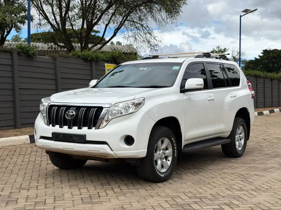 Toyota Land Cruiser Prado TX J150 Series, 2015 Model, Mileage @ 179.000km, 1KD 3.0D4D Diesel Engine, Manual 4x4, Fabric Interior,White Colour,7 Seater