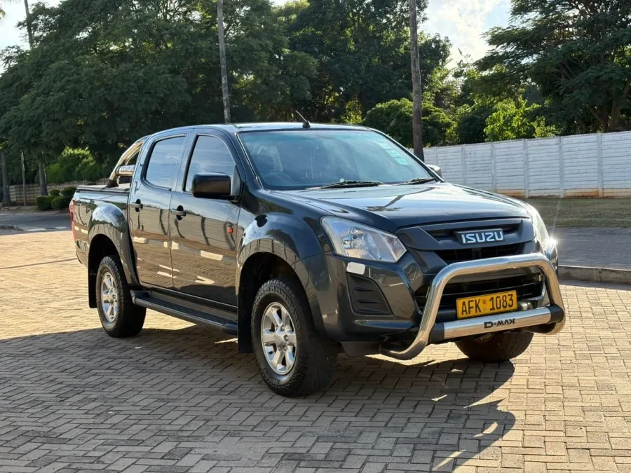 Isuzu KB250 D-Max Double Cab, 2019 Model, Mileage @ 103.000km, 2.5L Turbo Diesel Engine, Manual 4x4, Nudge Bar, Anti-roll Bar, Full Service Record