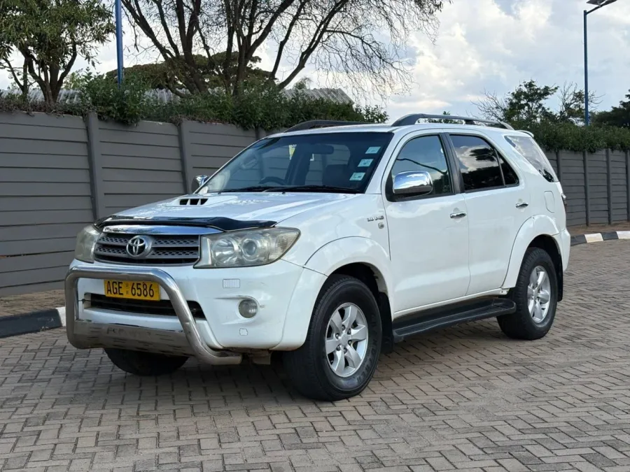 Toyota Fortuner, 2006 Model, 1KD 3.0D4D Diesel Engine, Manual 4x4, Leather Interior, Alloy Wheels