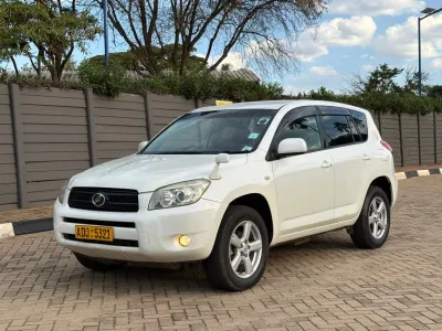 Toyota RAV4, 2006 Model, Mileage @ 125.000km, 2.4L Petrol Engine, Automatic, Neat Fabric Interior, Alloy Wheels, White Pearl Colour 