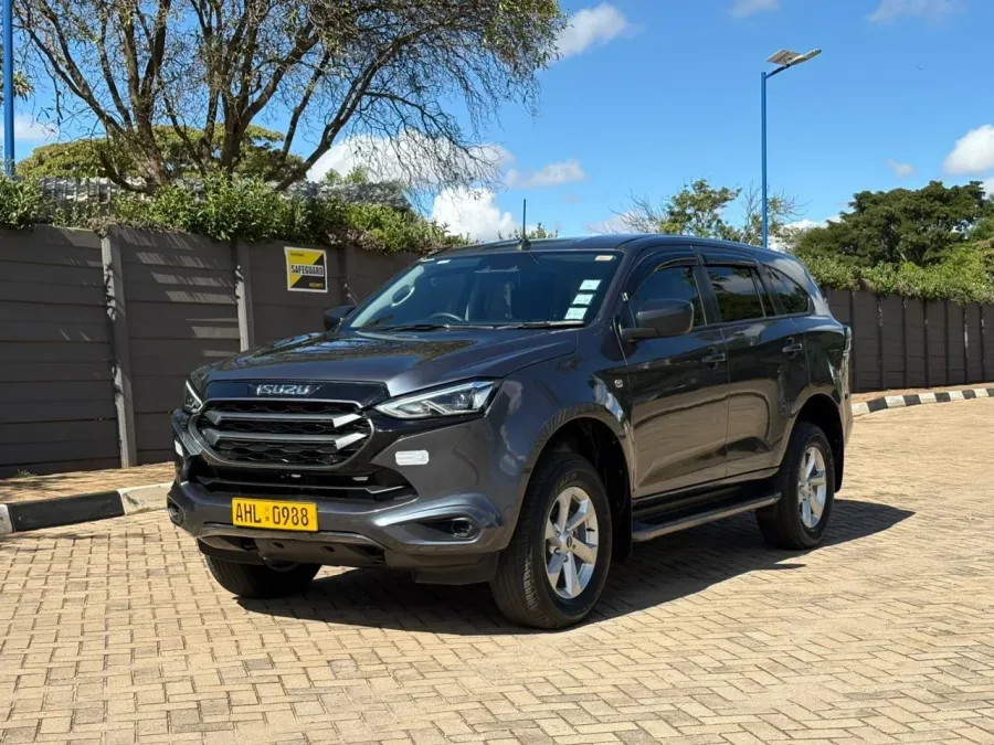 Isuzu MU-X 3.0TD, 2023 Model, Mileage @ 20.000km, 3.0L Diesel Engine, Automatic 4x4, Daytime Running LED, Reverse Camera, Bluetooth Radio,Alloy Wheels