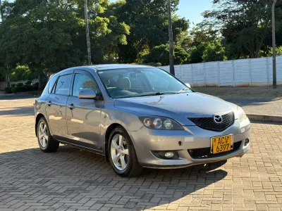 Mazda Axela, 2004 Model, Mileage @ 161,000km, Petrol Engine, Automatic Transmission, Petrol Engine