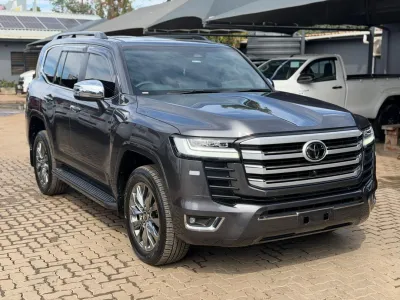 Toyota Land Cruiser 300 Series SAHARA ZX, 2025 Model, Delivery Mileage, 3.3L Diesel Engine, Auto 4x4