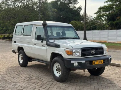 Toyota LandCruiser 78 Series, 2009 Model, 1HZ 4.2L Straight-6 Diesel Engine, Manual 4x4, Sub-Tank 