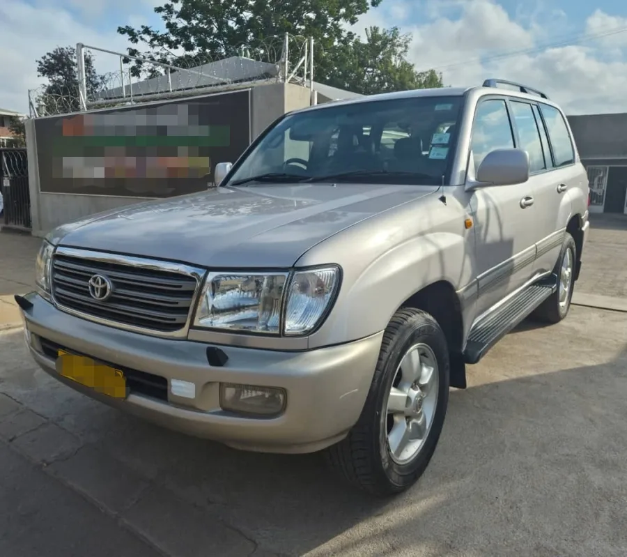 Toyota Land Crusier 100 Series VX, 2004 Model, Mileage @ 235,000km, Diesel Engine, 5 Speed Automatic