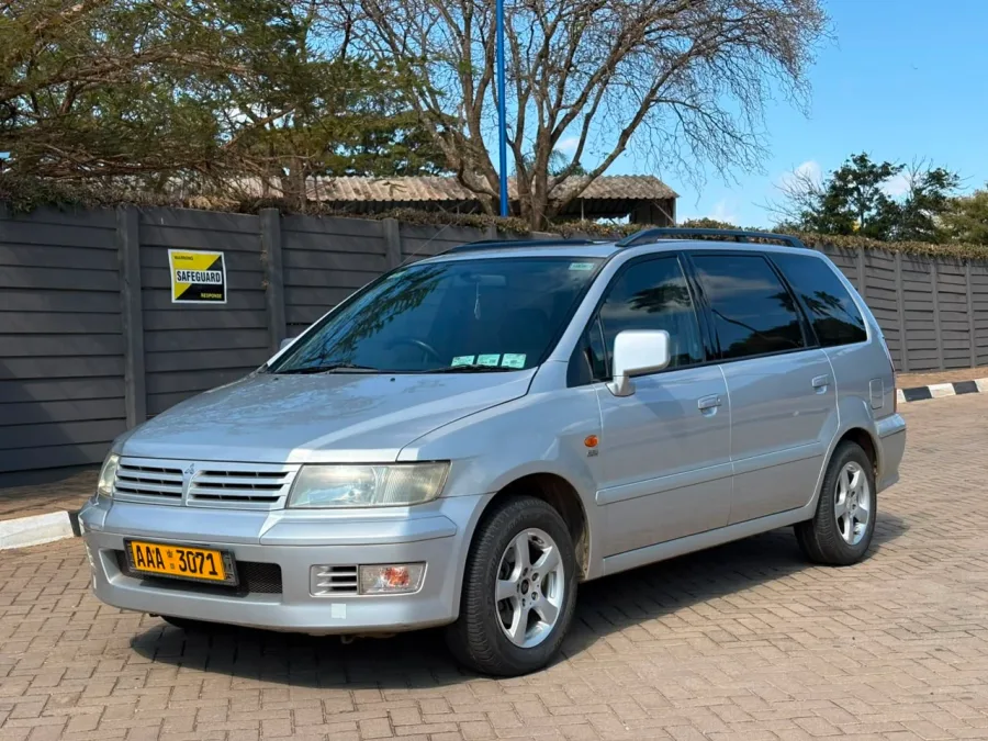 Mitsubishi Chariot, 2000 Model, Mileage @ 181,000km, 2.4L Petrol Engine, Automatic, Leather Interior