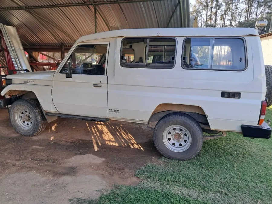 Toyota LandCruiser 75 Series, 1992 Model, Mileage @ 480,000km, 1HZ 4.2L Diesel Engine, Manual 4x4
