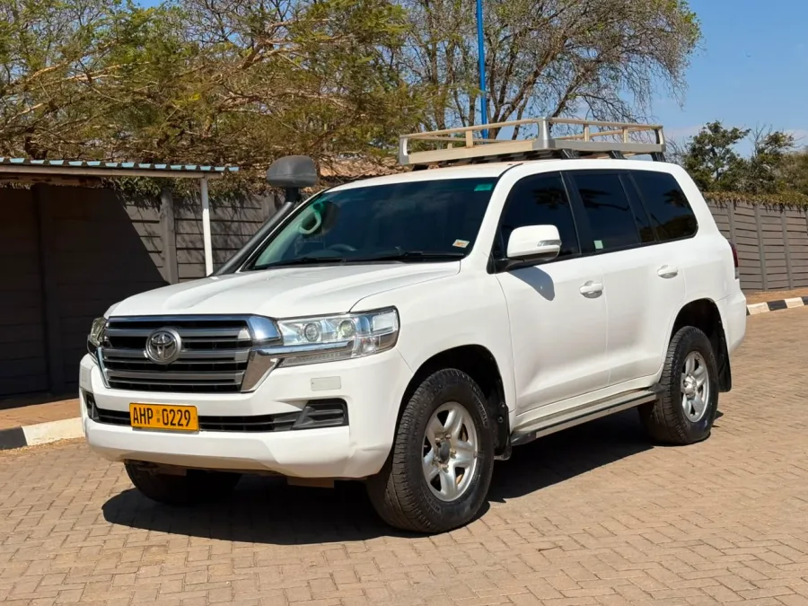Toyota LandCruiser 200 Series GX.R, 2016 Model, 4.5D4D V8 Diesel Engine, Manual 4x4, Cool Box
