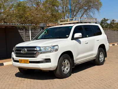 Toyota LandCruiser 200 Series GX.R, 2016 Model, 4.5D4D V8 Diesel Engine, Manual  4x4, Cool Box 