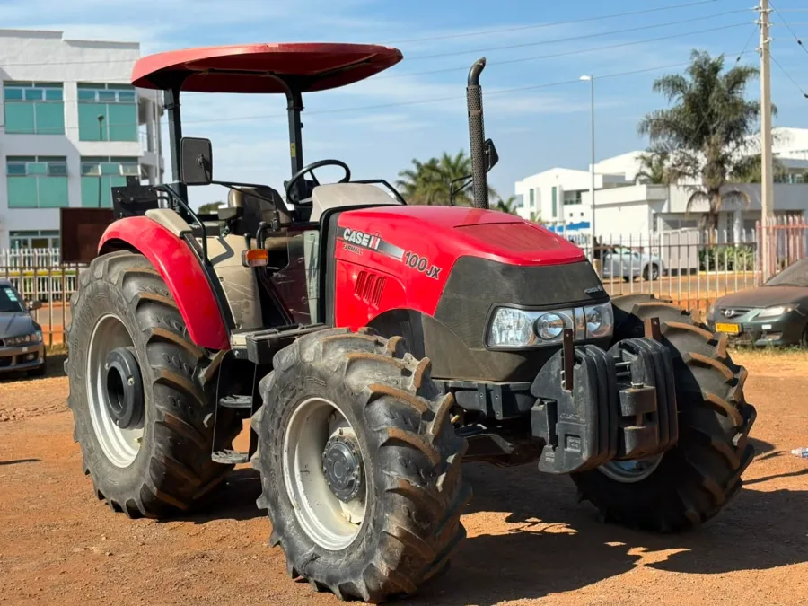 Case IH Farmall 100JX Tractor, 2017 Model, 2880hours, 3.9liter 4-Cylinder Turbo Diesel, 4WD (98HP)
