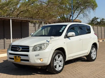 Toyota Rav4, 2005 Model, Mileage @ 164,000km, Automatic, Fabric Interior,Reverse Camera,Alloy Wheels