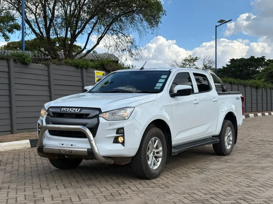 Isuzu DMax LS, 2022 Model, Mileage @ 122,000km (FSH), 2.0L Diesel Engine, Auto 4x4, Alloy Wheels