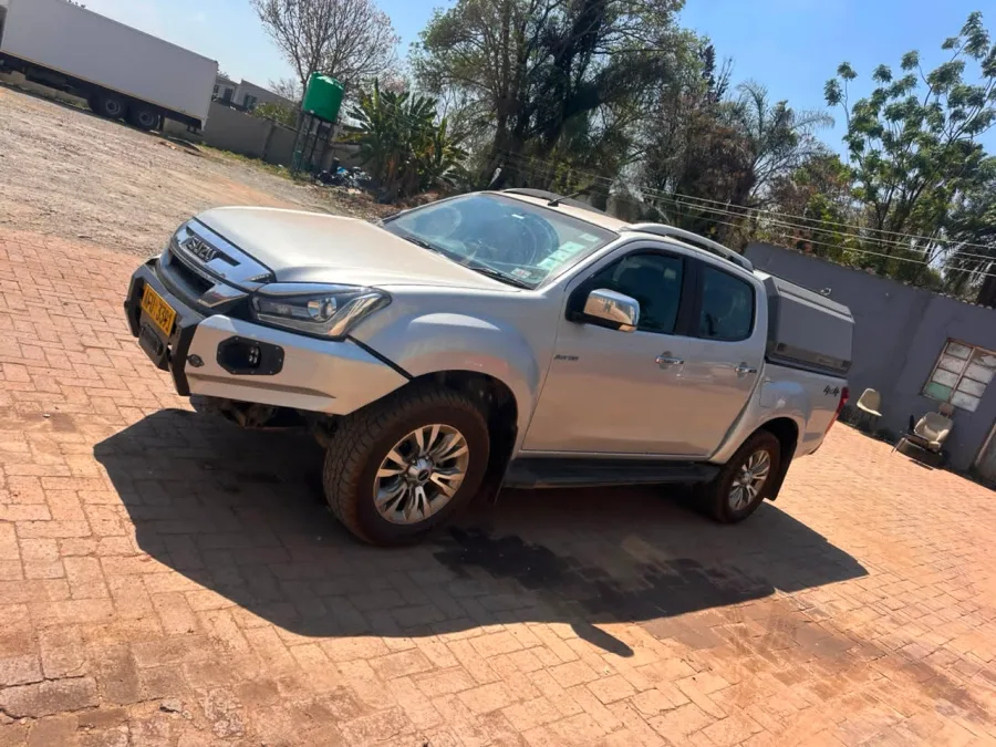 Isuzu D-MAX LX 3.0TD, 2021 Model, Mileage @ 145,000km, 3.0L Diesel Engine, Manual 4x4, Alloy Wheels