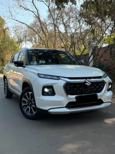 Suzuki Grand Vitara, 2025 Model, Mileage @ 11,000km (FSH), 1.5L Petrol Engine,Automatic,Alloy Wheels