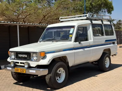 Toyota Land Cruiser 75 Series, 1988 Model, Mileage @ 279,000km, 2H 4.0L Diesel Engine, Manual 4x4 