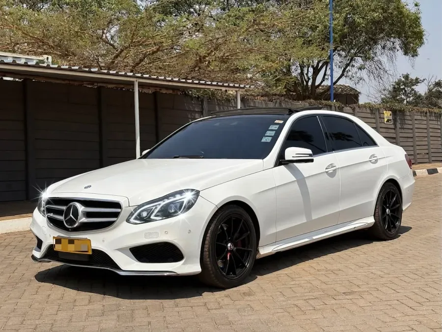 Mercedes-Benz E350 Bluetec, 2014 Model, Diesel Engine, Automatic, Panoramic Roof, Leather Interior