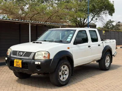 Nissan NP300 Hardbody Double Cab, 2014 Model, 2.5L Turbo Diesel Engine, Manual 4x4, Fabric Interior