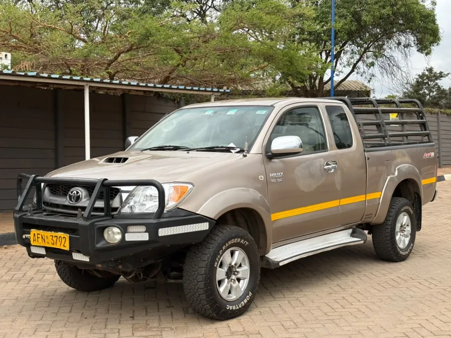 Toyota Hilux Vigo SmartCab, 2009 Model, Mileage @ 285,000km, 1KD 3.0D4D Diesel Engine, Manual 4x4