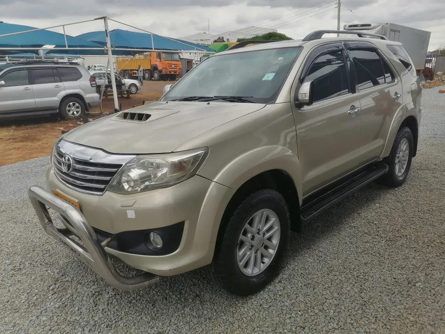 Toyota Fortuner, 2014 Model, Mileage @ 163,000km, 1KD 3.0D4D Diesel Engine,Auto 4x2,Leather Interior