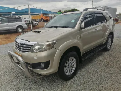 Toyota Fortuner, 2014 Model, Mileage @ 163,000km, 1KD 3.0D4D Diesel Engine,Auto 4x2,Leather Interior