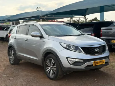 Kia Sportage, 2014 Model, Mileage @ 76,000km,Petrol Engine,Manual 6-Speed Front AWD,Leather Interior