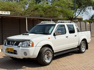 Nissan NP300 Hardbody DCab, 2017 Model, Mileage @ 115,000km, 2.5L Turbo Diesel Engine, Manual 4x2 