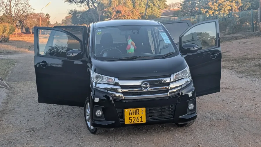Nissan Dayz Highway Star 2017, 79,000 km, Black Van