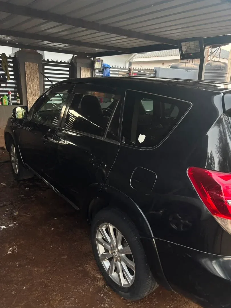 Toyota Vanguard 7-Seater 2012