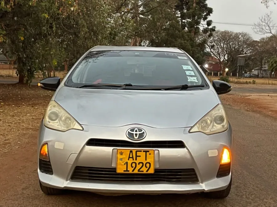 Toyota Aqua 1.5 Hybrid Hatchback 2013
