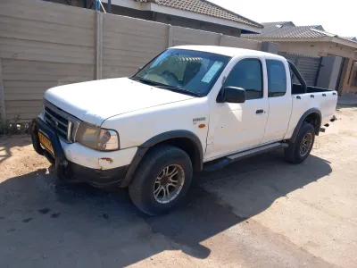 2005 Ford Ranger XLT Supercab Bakkie - White, 250,000 km