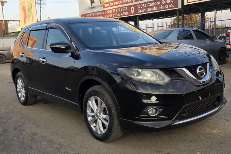 Black Nissan X-Trail 2017 SUV – 72,000 km, well-kept family workhorse