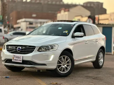 Volvo XC60 D4 AWD 2017 – Pearl White SUV, 47,000 km