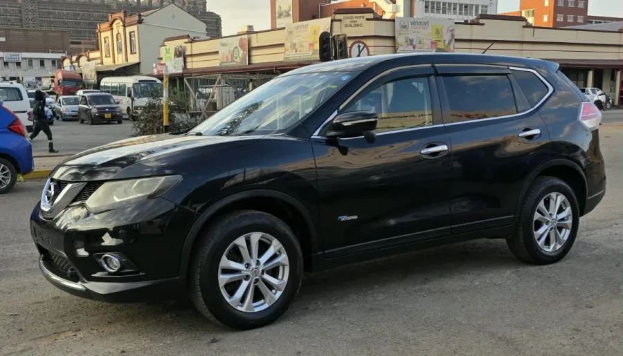 2017 Nissan X-Trail Hybrid 2.0 Automatic SUV – Black, 69,000 km