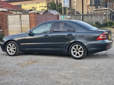 Mercedes-Benz C-Class Sedan, 2003, 200,000 km