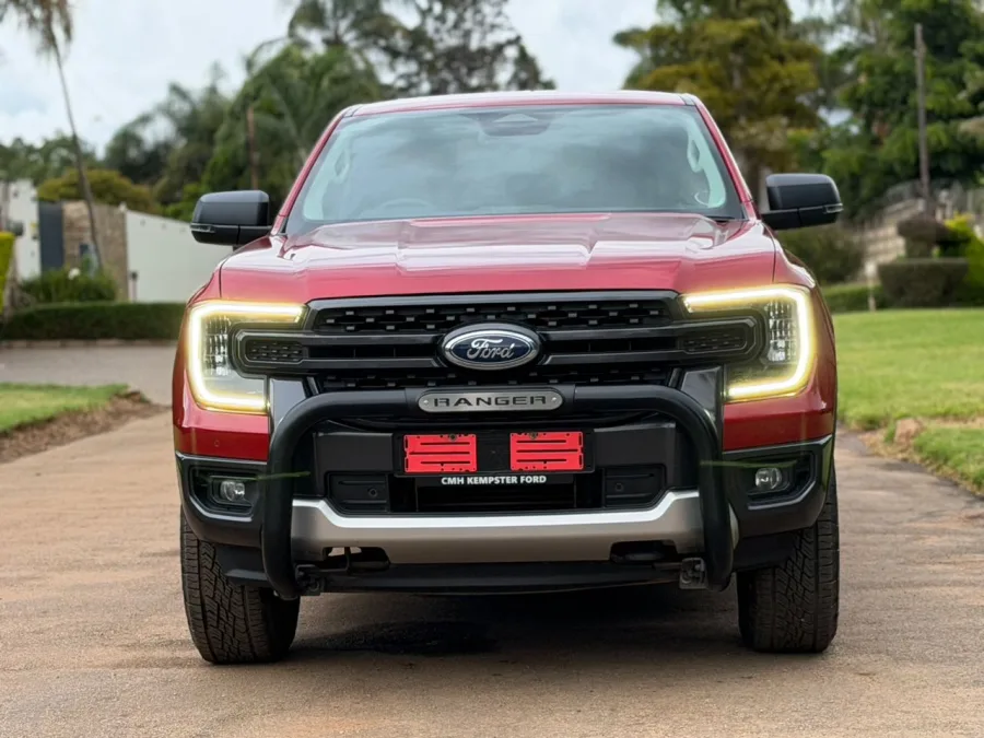 Ford Ranger 2023, 11 km – pristine red super crew cab