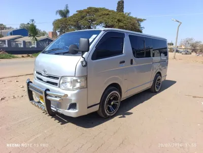 Toyota Hiace 2010 – reliable minibus, low mileage, clean bodywork